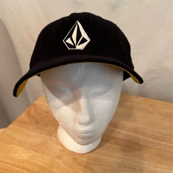 Volcom Men'M Black Snapback‎ Cap Embossed Stone M/M hat embroidered spell out - Picture 1 of 9
